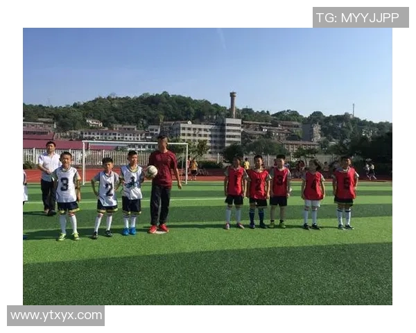 足球明星与小朋友的梦想约定一起追逐绿茵场上的未来希望 足球明星与小朋友的梦想约定一起追逐绿茵场上的未来希望